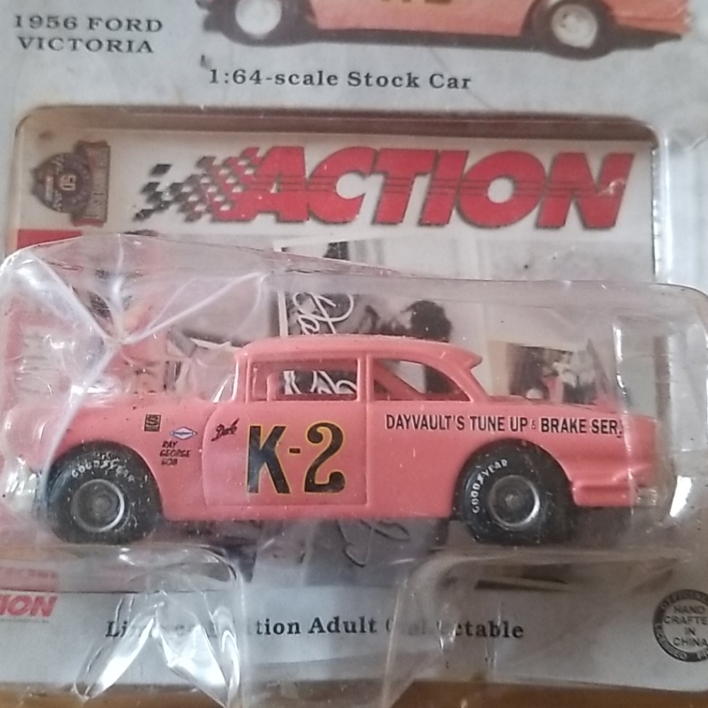 *NEW* SEALED. Earnhardt 1956 Ford Victoria diecast - Picture 4 of 4